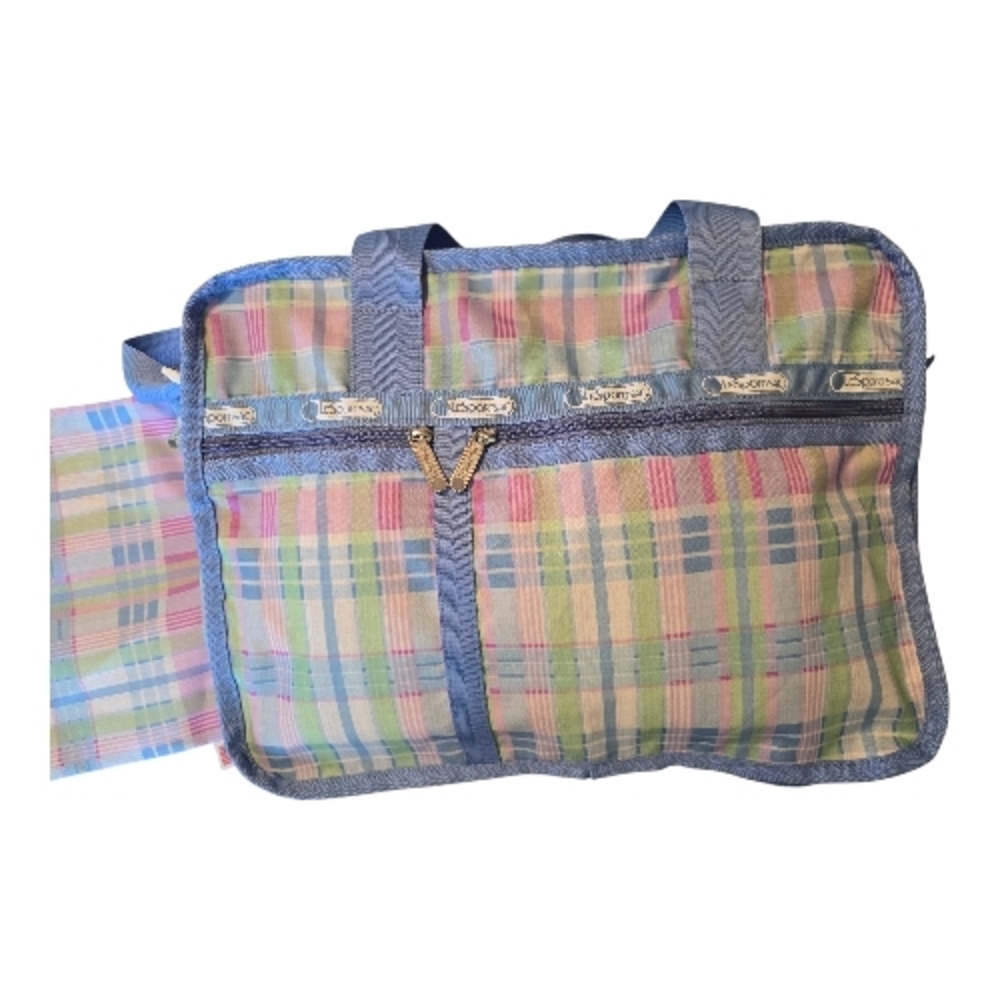 LeSportsac Deluxe Weekender bag. Rainbow plaid. NWOT. Extra Pouch included